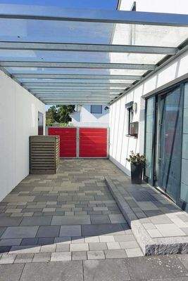 Überdachter Eingangsbereich