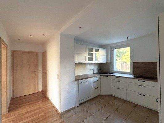 EG/OG: Moderne und geräumige Küche