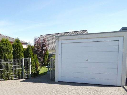 Garage + Gartentor