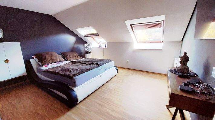 Teilansicht Schlafzimmer.jpg