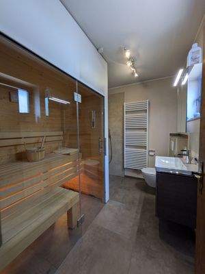 Duschbad mit Sauna in Einliegerwohnung