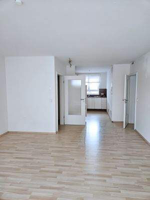 Wohnbereich m. Blick zur Küche