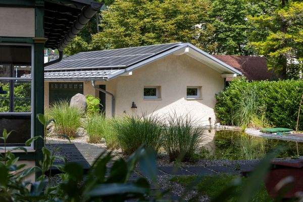 Gartengrundstück mit Garage