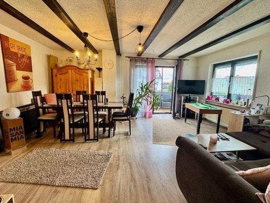 OG | Wohn- und Essbereich mit Balkonzugang