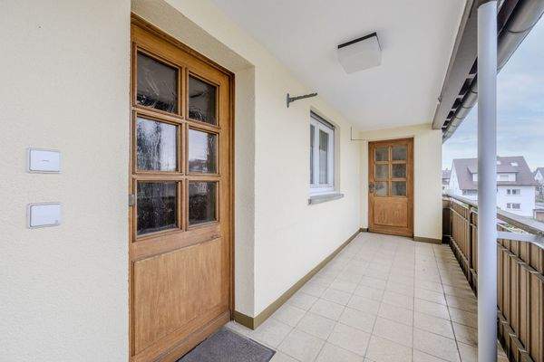 Wohnungseingang im separaten Laubengang