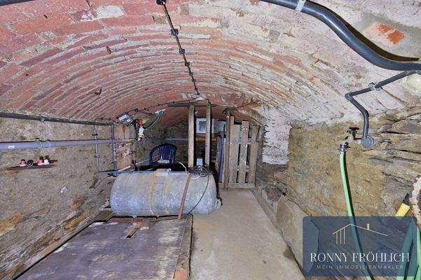 Keller, alte Brunnenanlage