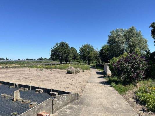 Hinteres Grundstück