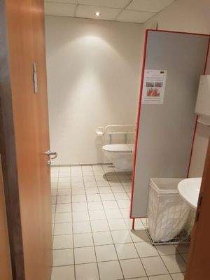 WC Herren (rollstuhlgerecht)