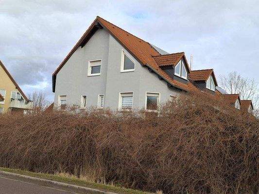 Giebel-/Hinteransicht von der Straße