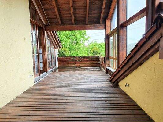 wettergeschützte Terrasse