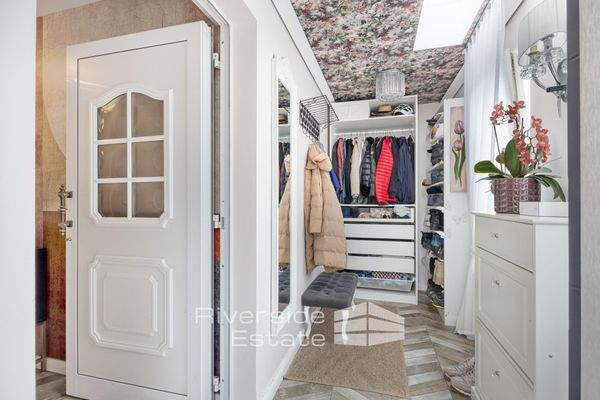 Windfang mit Garderobe 