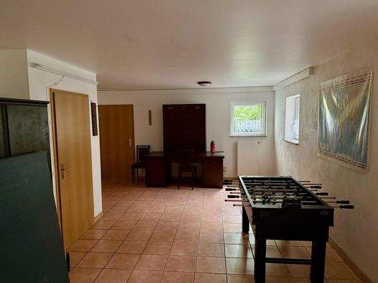 KG Wohnraum im Keller links