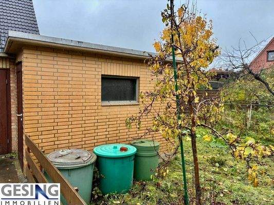 mit angrenzenden Abstellraum