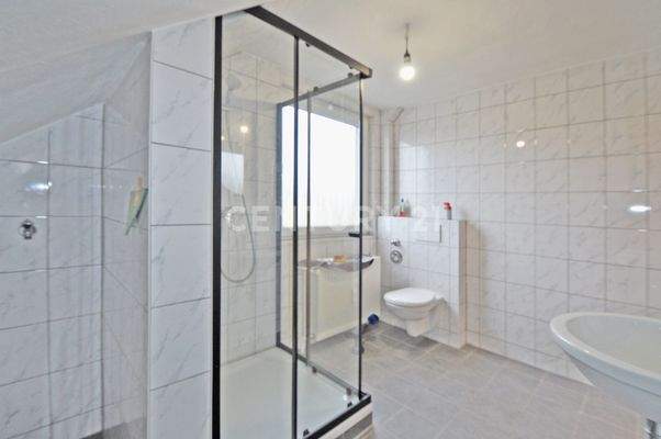 Badezimmer Ansicht 1