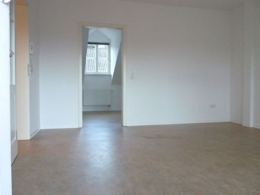 Wohnzimmer mit Blick zum Schlafzimmer