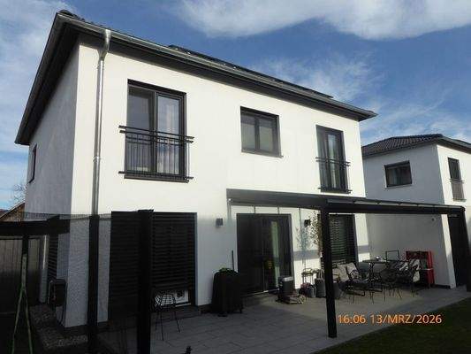 Süd-Seite zur Terrasse hin.JPG