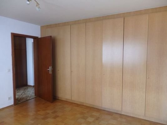 Schlafzimmer mit Einbauschrank