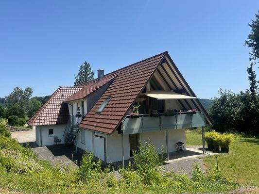 2013 modernisiertes Gebäude mit drei Einheiten