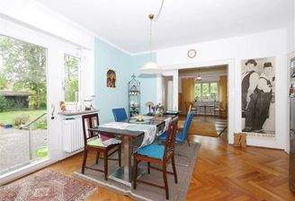 Essplatz mit Gartenzugang und Durchgang Wohnen