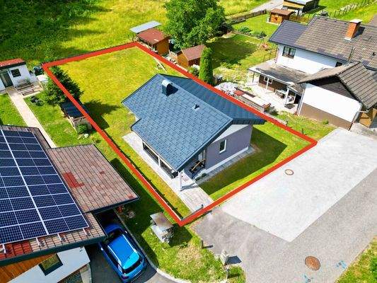 Luftbild mit eingezeichnetem Grundstück von links