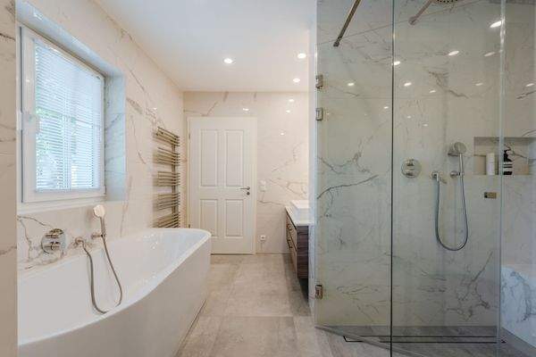 Sie finden hier eine ebenerdige Dusche...