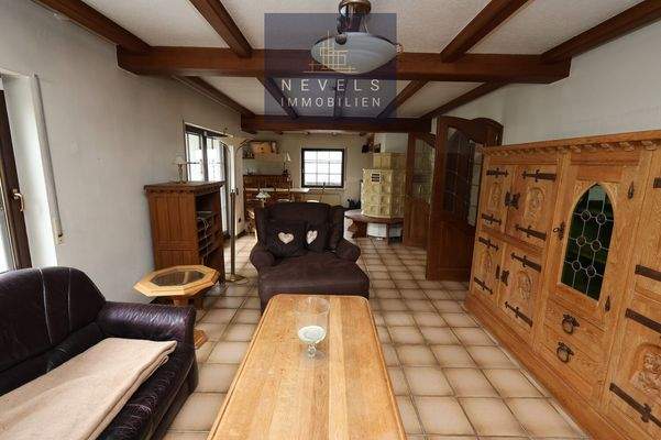 Blick Wohnzimmer zum Esszimmer