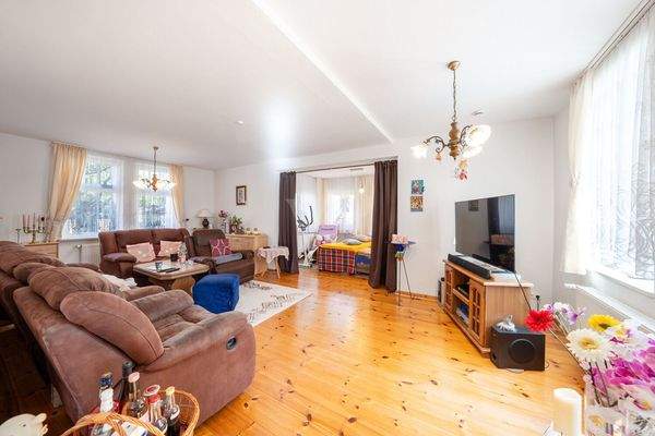 Wohnzimmer mit Erker EG