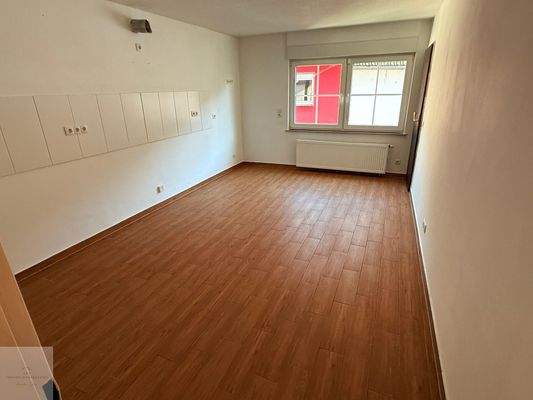 Wohnhaus-große Küche mit Platz für die ganze Familie und separater Speißekammer