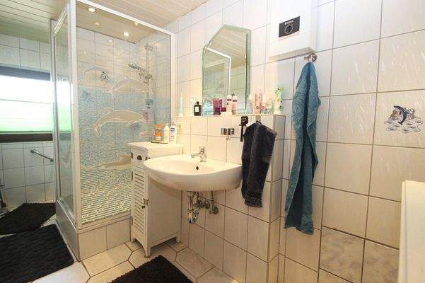 Duschbad mit Fenster ...