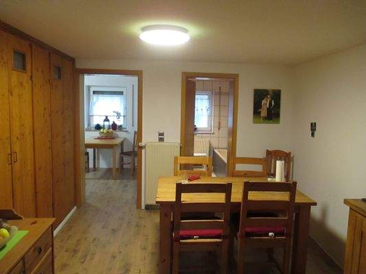 Esszimmer vor Küche und Bad.JPG