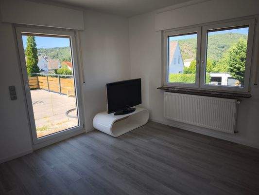 Wohnküche mit Ausgang Terrasse.jpg