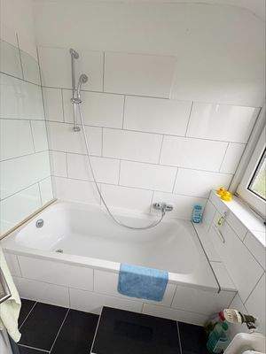 Wannenbad mit Tageslicht im Obergeschoss