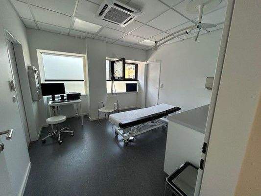 Behandlungsraum 2.jpg