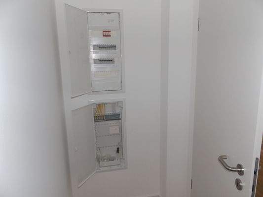 Abstellraum mit moderner Elektroverteilung 