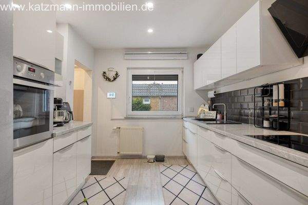 Einbauküche mit Geräten