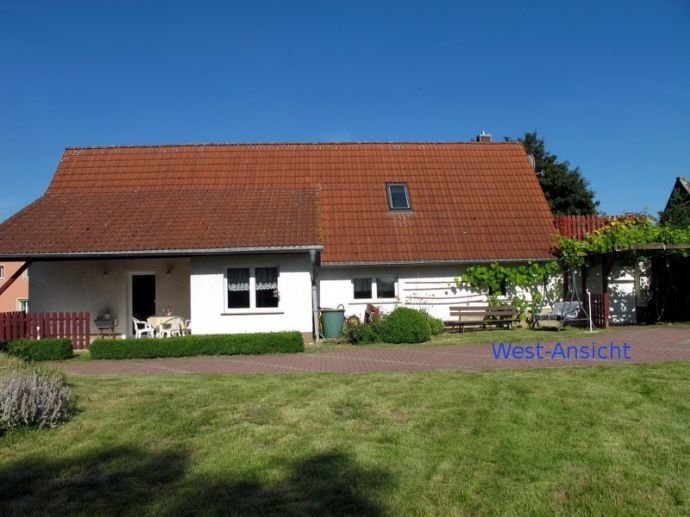 Hier wartet Ihr Traumhaus auf Sie - Einfamilienhaus auf großem Grundstück mit Gewölbe-Keller - provisionsfrei zu verkaufen!