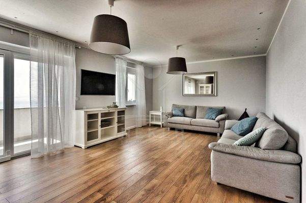 Lichtdurchströmtes Wohlfühlambiente mit Meerblick