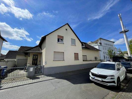 4 Wohnungen und 1 Gewerbeeinheit