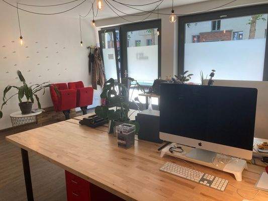 Raum 1 mit Schaufenster