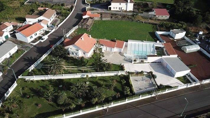 Gesamtanwesen aus der Luft