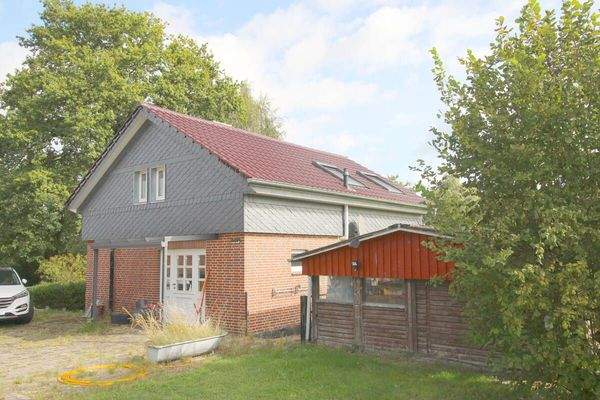 Nebenhaus mit Ausbaureserve u. Gartenschuppen