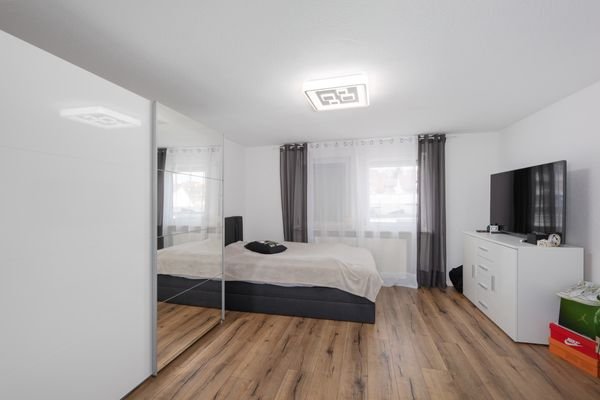 Schlafzimmer DG