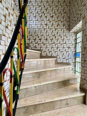 26/ Jetzt geht es ins OG. Treppenhaus - Teilansicht