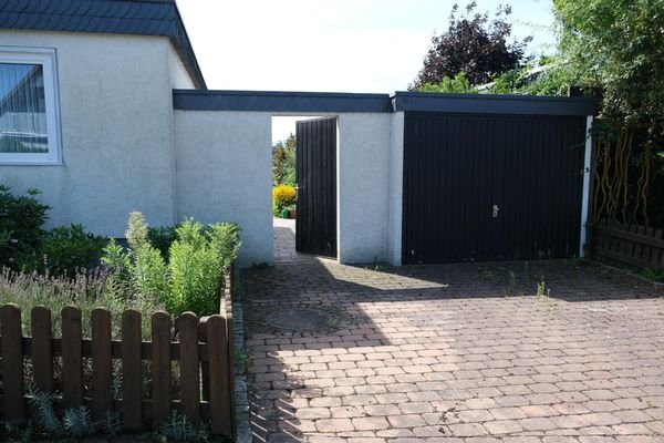 Garage neben dem Haus