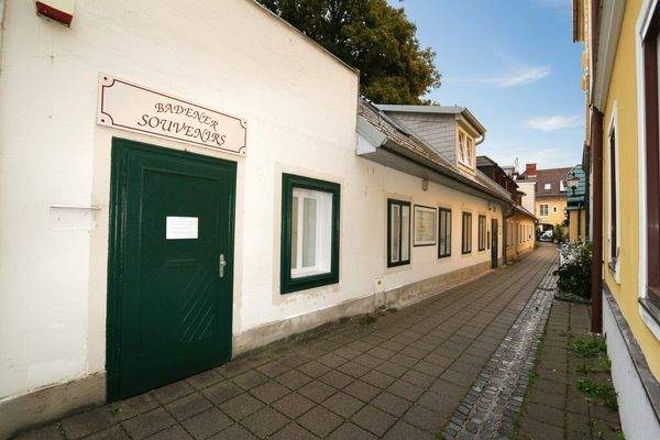 Straßenansicht des Gebäudes