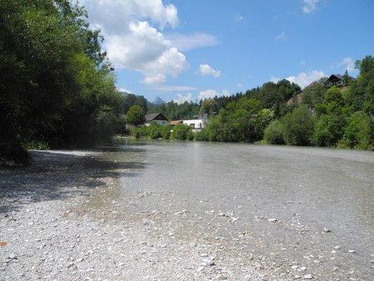 der schöne, saubere Almfluss