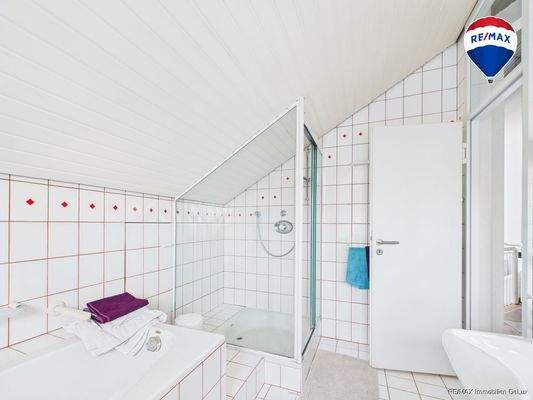 RE:MAX Immobilien DeLux Saarlouis-Picard Kinderbad 2