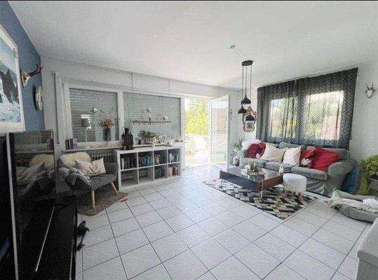 Zimmer OG mit Balkontüre