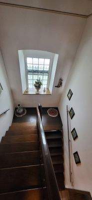 SCHÖNER HELLER TREPPENAUFGANG 