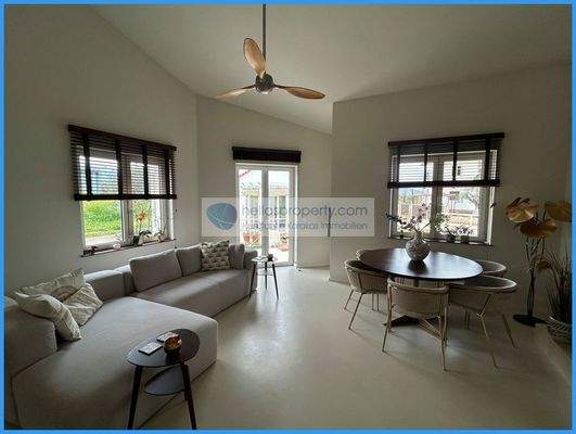 aa758749519d4ba2b139044bf201698a-original